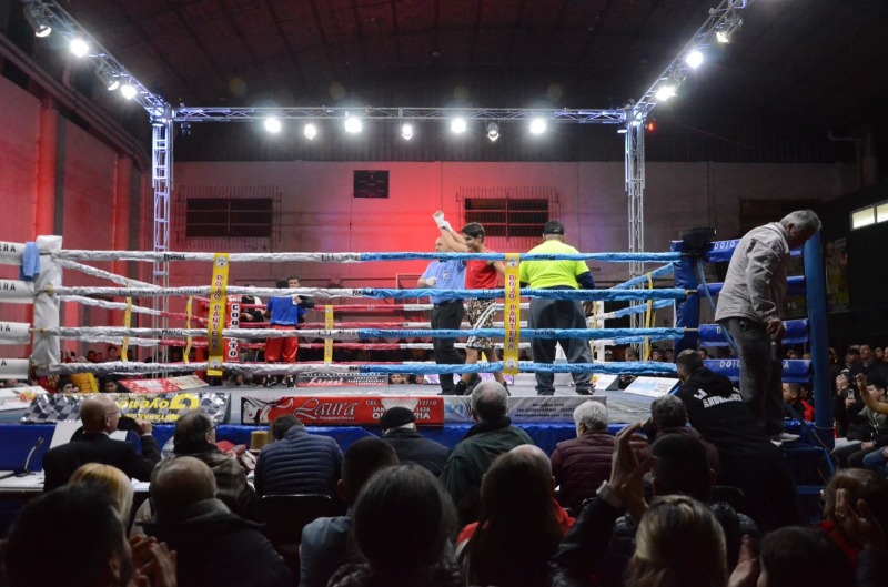 Noche de pu�os en el Club El Fort�n